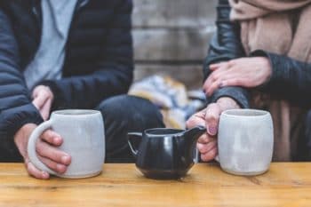 dating with hearing loss two people on a coffee date
